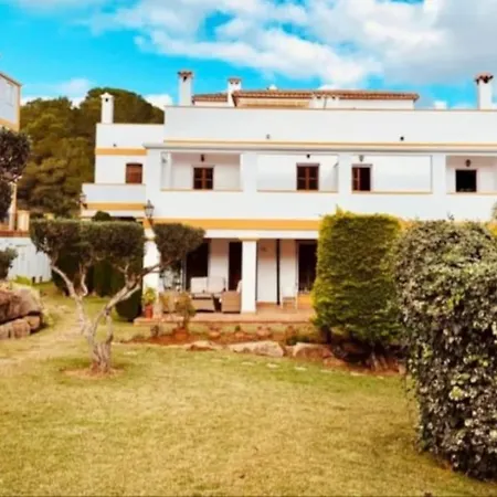 Charming 3-storey House At Residential Golf Holiday home Muntanya la Sella